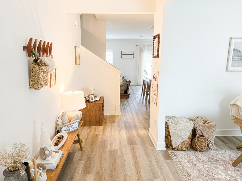 Building Photo - 211 Piper Cv