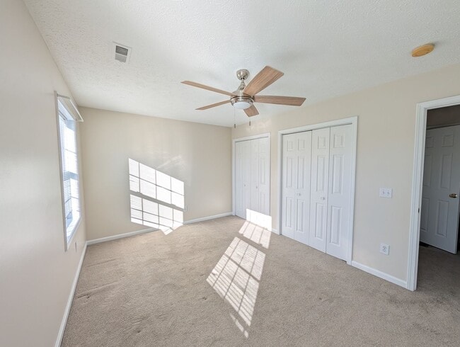 Building Photo - Great Location Swannanoa Townhome