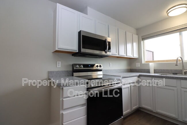 Building Photo - 1472 NE Whisper Ridge Dr