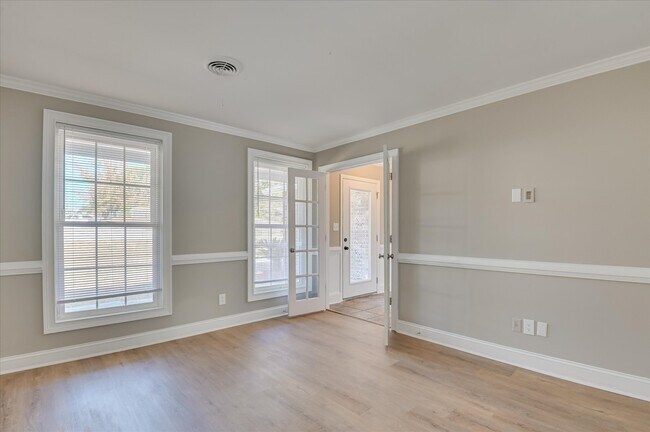 Building Photo - 238 Cavalier Dr