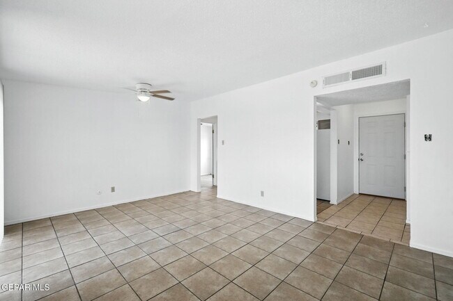 Building Photo - 5520 Edinburg Dr