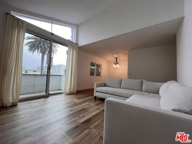 Building Photo - 3645 Westwood Blvd