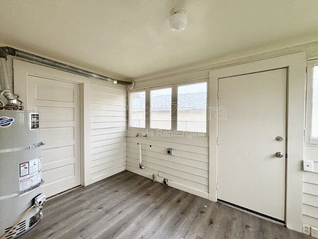 Building Photo - 107 W 19th St