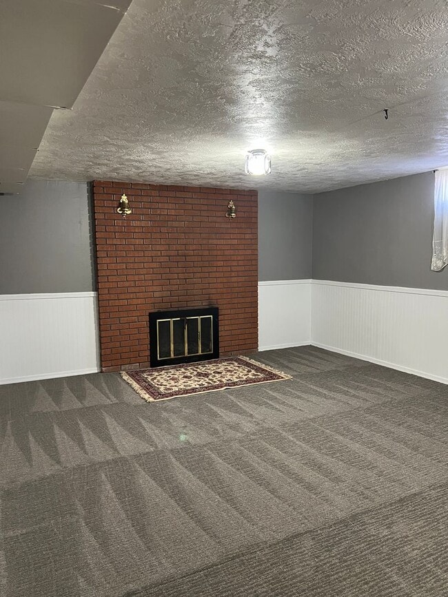 Building Photo - Charming 4-Bed, 1.5-Bath Home on the Outsk...
