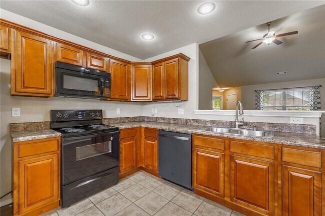 Building Photo - 530 Lasso Ln