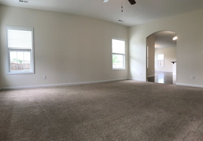 Building Photo - Regal Home on Regatta Way!