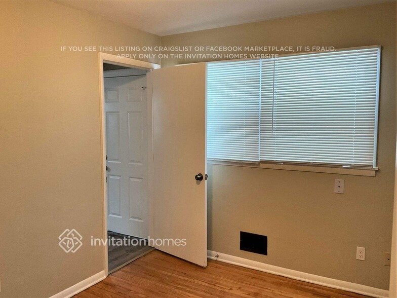 Building Photo - 875 Iroquois Ave