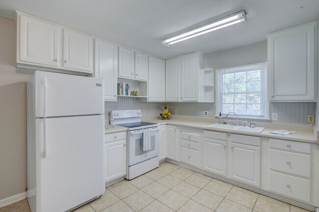 Building Photo - 213 El Ogden Dr