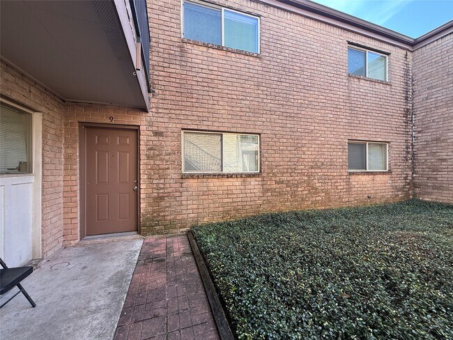 Building Photo - 1530 Heights Blvd