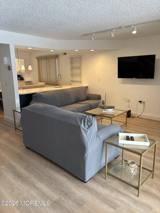 Building Photo - 17 Brown Ave