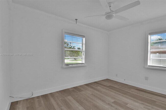 Building Photo - 2217 SW 1st Ct