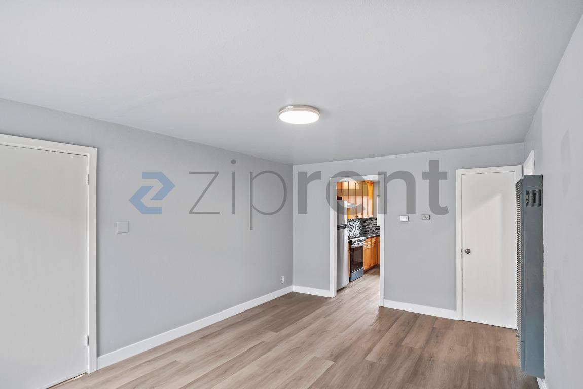 Building Photo - 743 Miller St