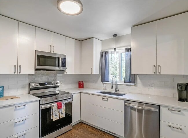 Building Photo - 2090 S Wolff St