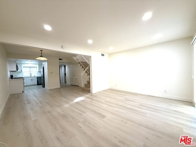 Building Photo - 3130 Montrose Ave