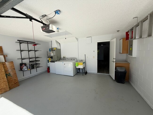 Building Photo - 12833 Parkbury Dr