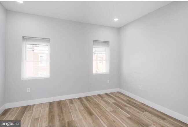 Building Photo - 23 E Silver St
