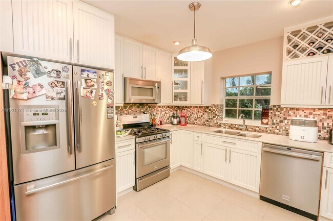 Building Photo - 1700 SW 14th Ave