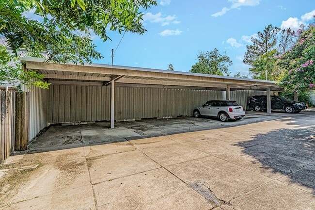 Building Photo - 5924.5 La Vista Dr