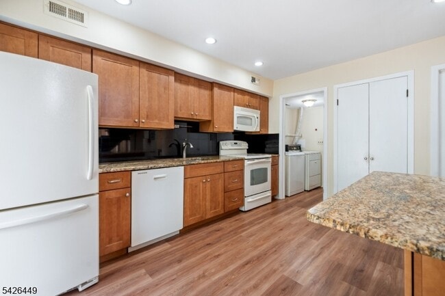 Building Photo - 257 Gemini Dr