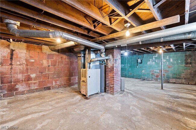 Building Photo - 378 Cross St