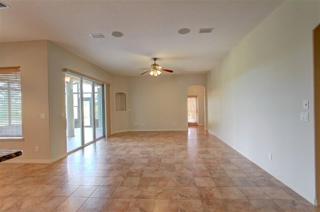 Building Photo - 1185 Dromin Ln