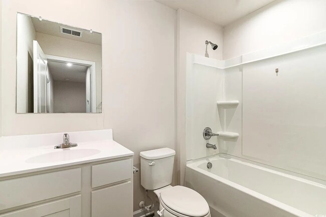 Building Photo - Montenegro Townhouse