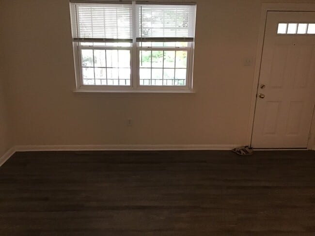 Building Photo - Glenn Wyn