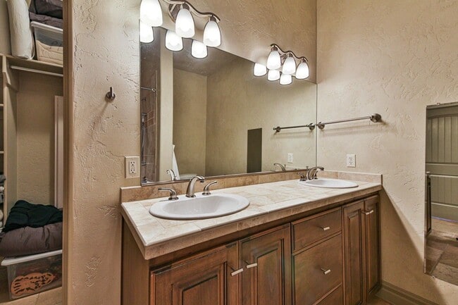 Building Photo - 280 S Luce Del Sol