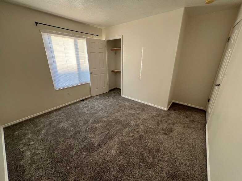 Building Photo - 3576 N Canary Way
