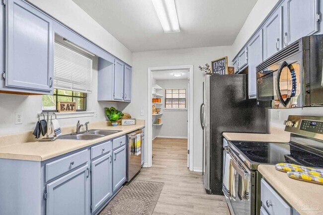 Building Photo - 10601 Silver Creek Dr