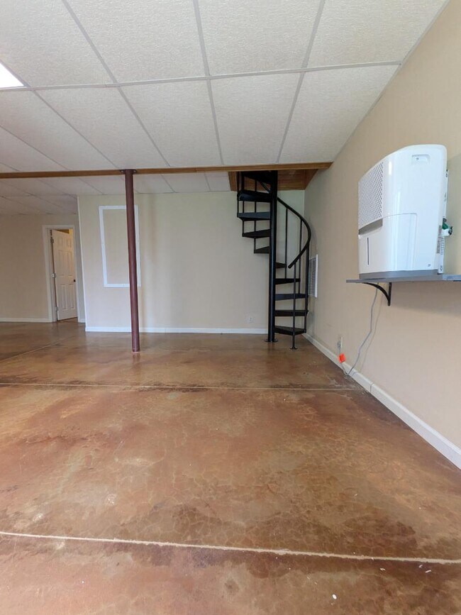 Building Photo - 102 Huntington Ridge Rd