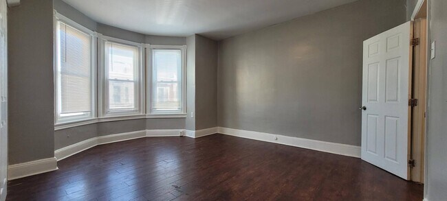 Building Photo - 5138 Ludlow St