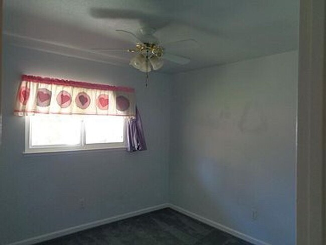 Building Photo - 1131 Knollwood Dr
