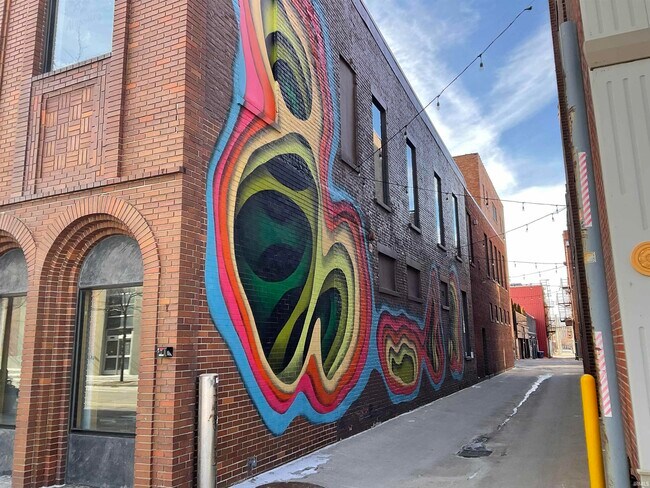 Building Photo - 112 W Washington Blvd