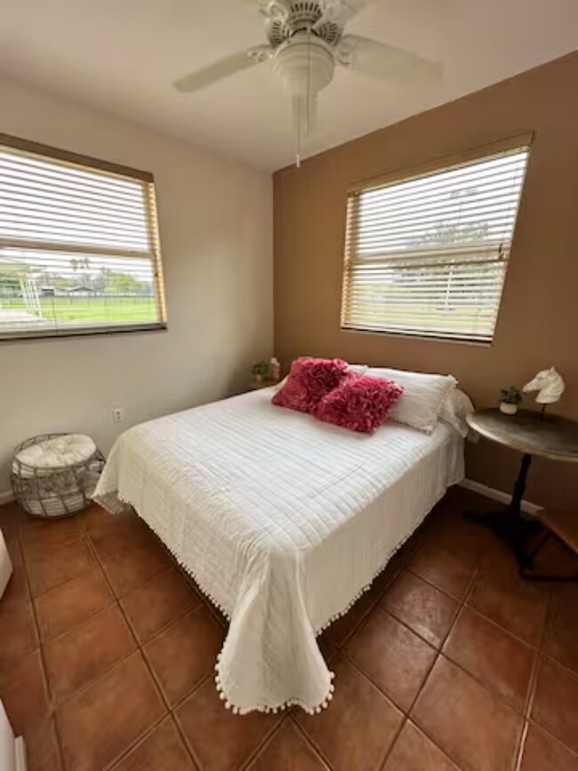 Master Bedroom with Queen Bed - 1350 NE 105th Ln