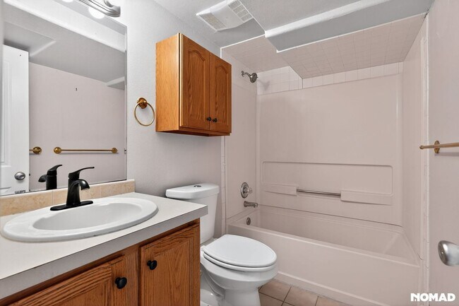 Building Photo - 30 W Navajo St