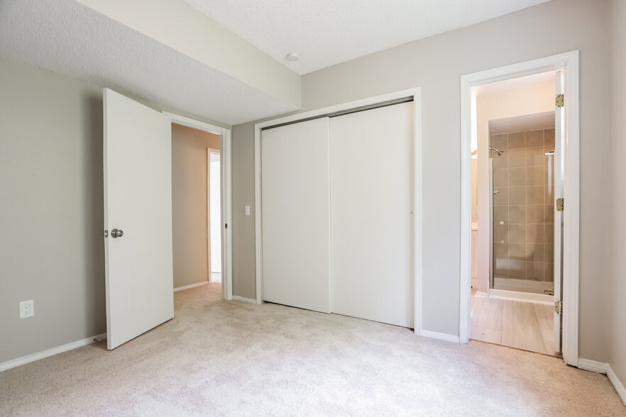 Building Photo - 7847 W Brook Dr