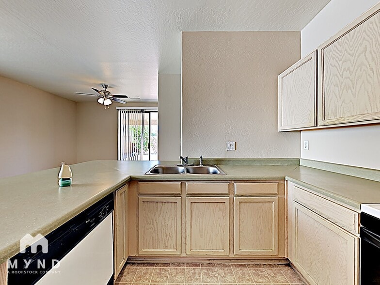 Building Photo - 11178 W Granada Rd