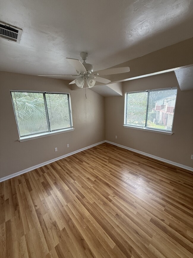 Building Photo - 1313 Airport Dr