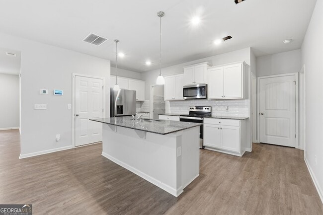 Building Photo - 6615 Bluffview Dr