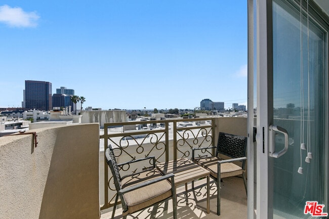 Building Photo - 11840 Dorothy St