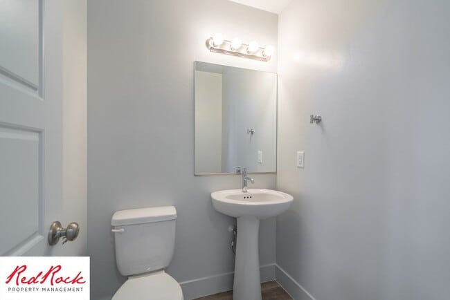 Building Photo - Innovative Design! 4 Bedroom Home in the Beautiful Desert Playa Community