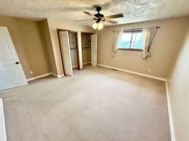 Building Photo - Large 3 bedroom house in the Heights! (Items will be removed)