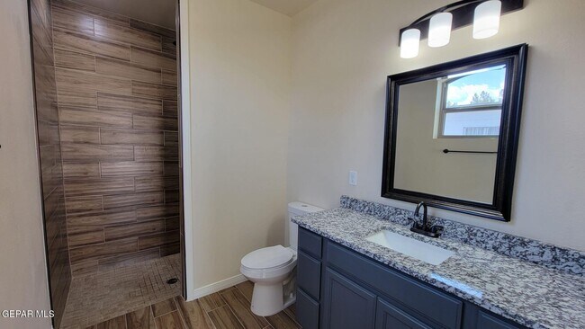 Building Photo - 125 Loma Vista Dr