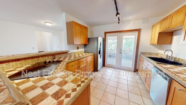Building Photo - 552 Seagate Ave