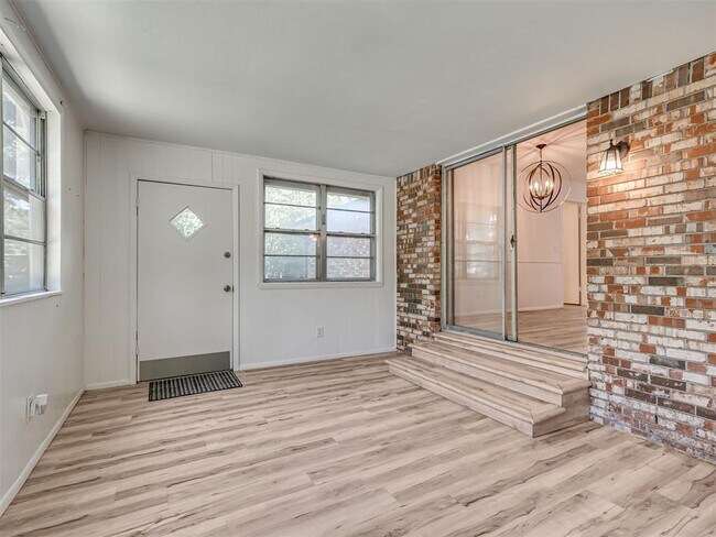Building Photo - 39 E 21st St