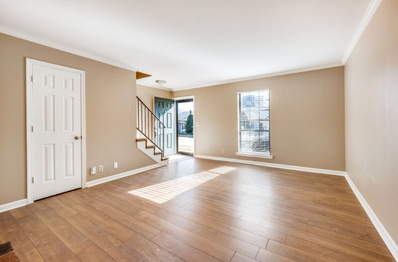 Building Photo - 102 Academy Square