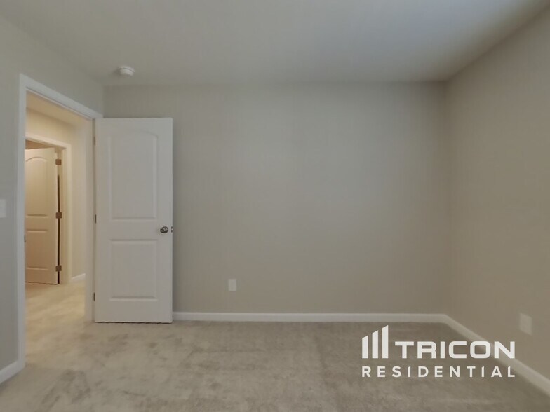 Building Photo - 5046 Lawler Ln