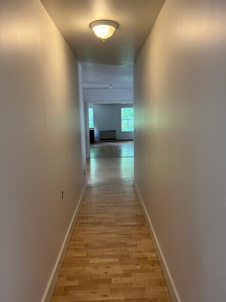 Building Photo - 196 Pine St