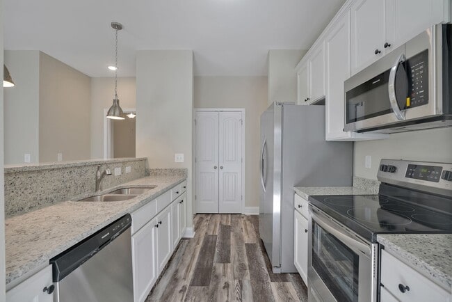 Building Photo - Beautiful  3 bed 2 bath Home in Hampstead